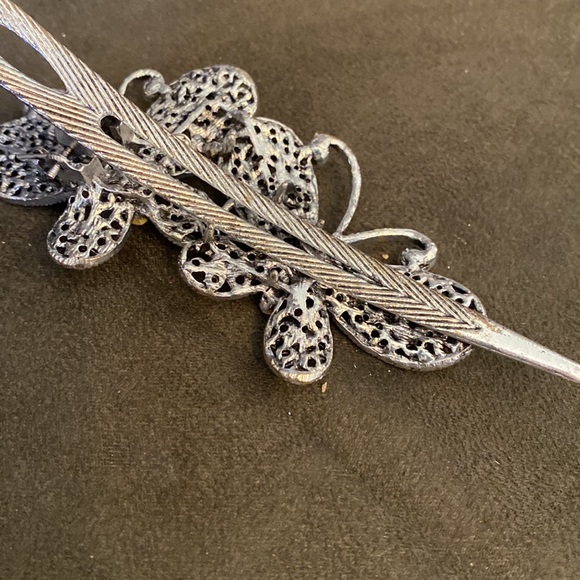 # 56  Sparkly Butterfly hair clip - Picture 5 of 9